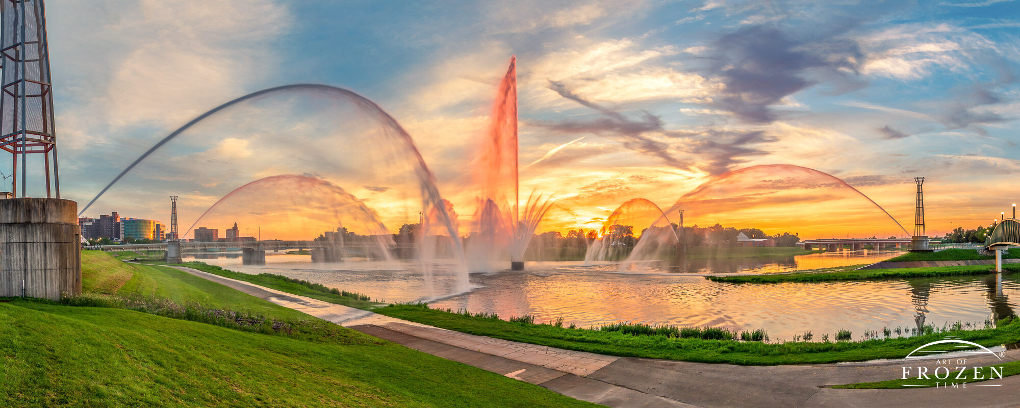 Dayton’s Fountain of Light panorama erupting at sunset while in the background, high cirrus clouds catch the day’s last rays.