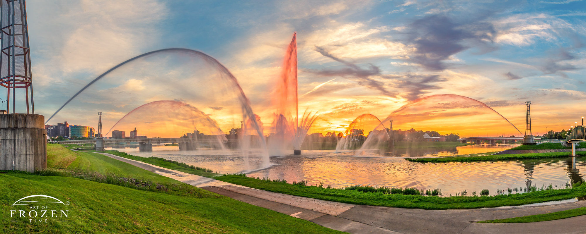 Dayton’s Fountain of Light panorama erupting at sunset while in the background, high cirrus clouds catch the day’s last rays.