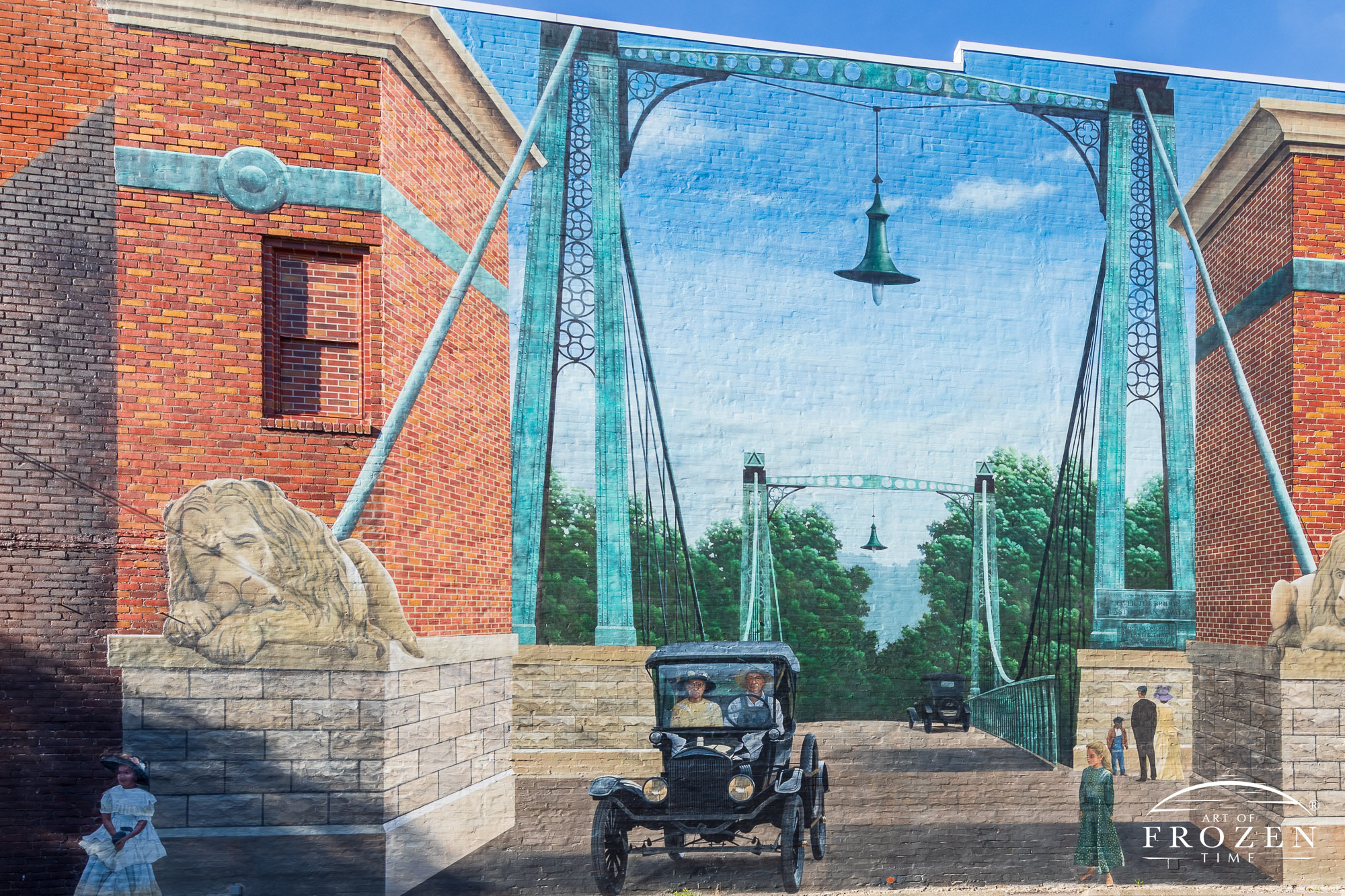 A mural depicting Franklin Ohio from one hundred years ago as Model T cross the Lion Bridge spanning the Great Miami River