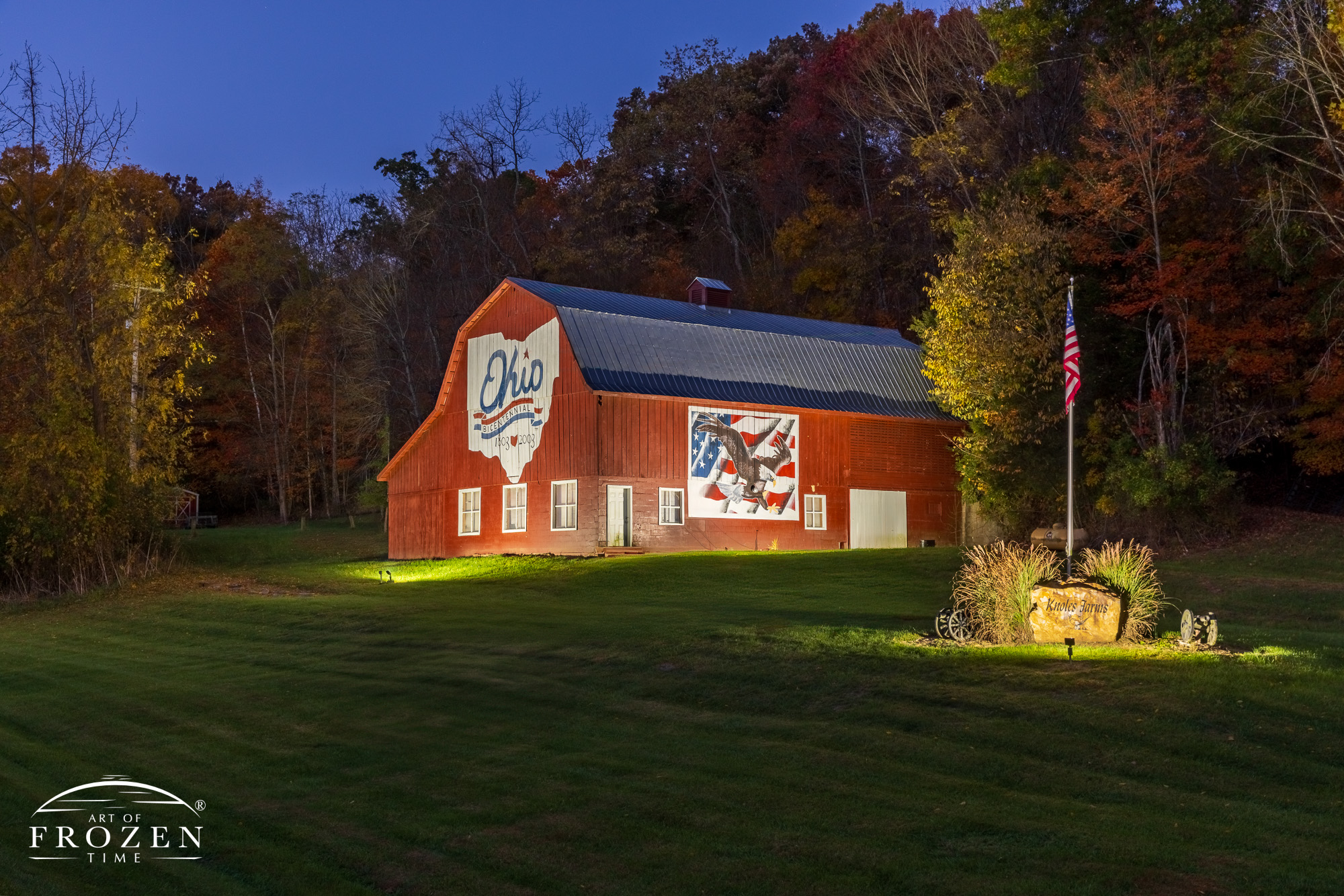 An impressive and well-maintained 100-year-old barn stands along US 23 in Ross County Ohio. This barn easily stood out in the darkness as the owner illuminated the patriotic scene in bright lights.